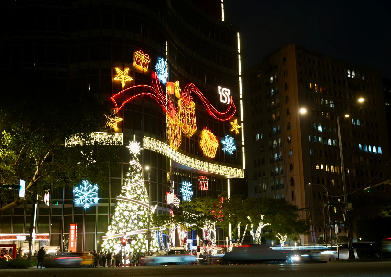 多家金融機構聖誕點燈　ESG題材照亮城市