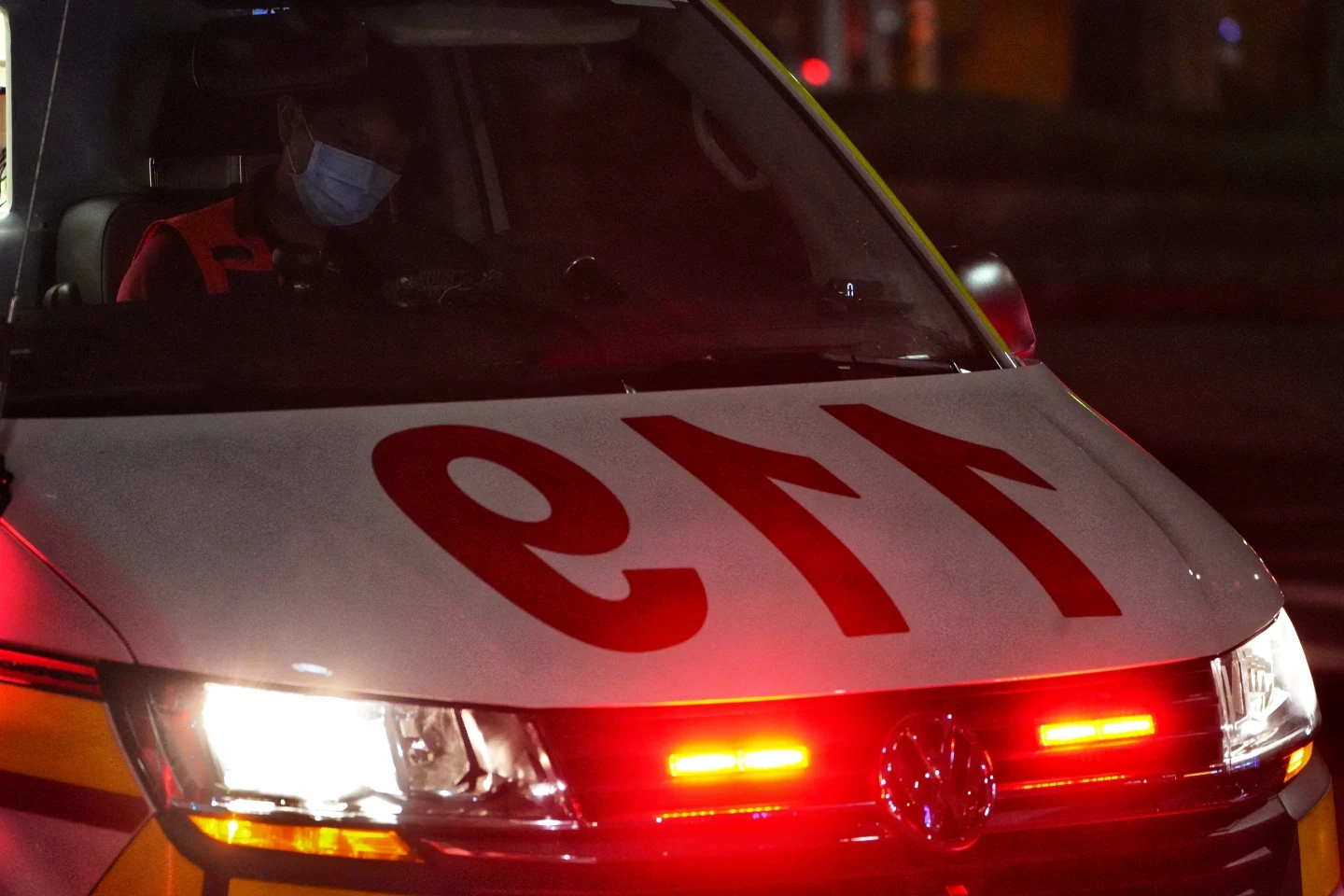 台南情侶大吵出人命！男憤朝女友潑酸　警消破門驚見他倒血泊不治