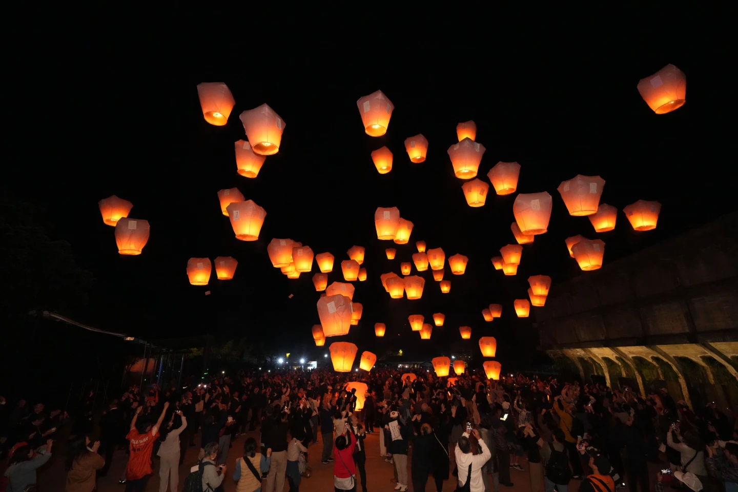 台日友好！觀光署攜手日本旅行業協會放天燈　來台參與人數破1100人創新高