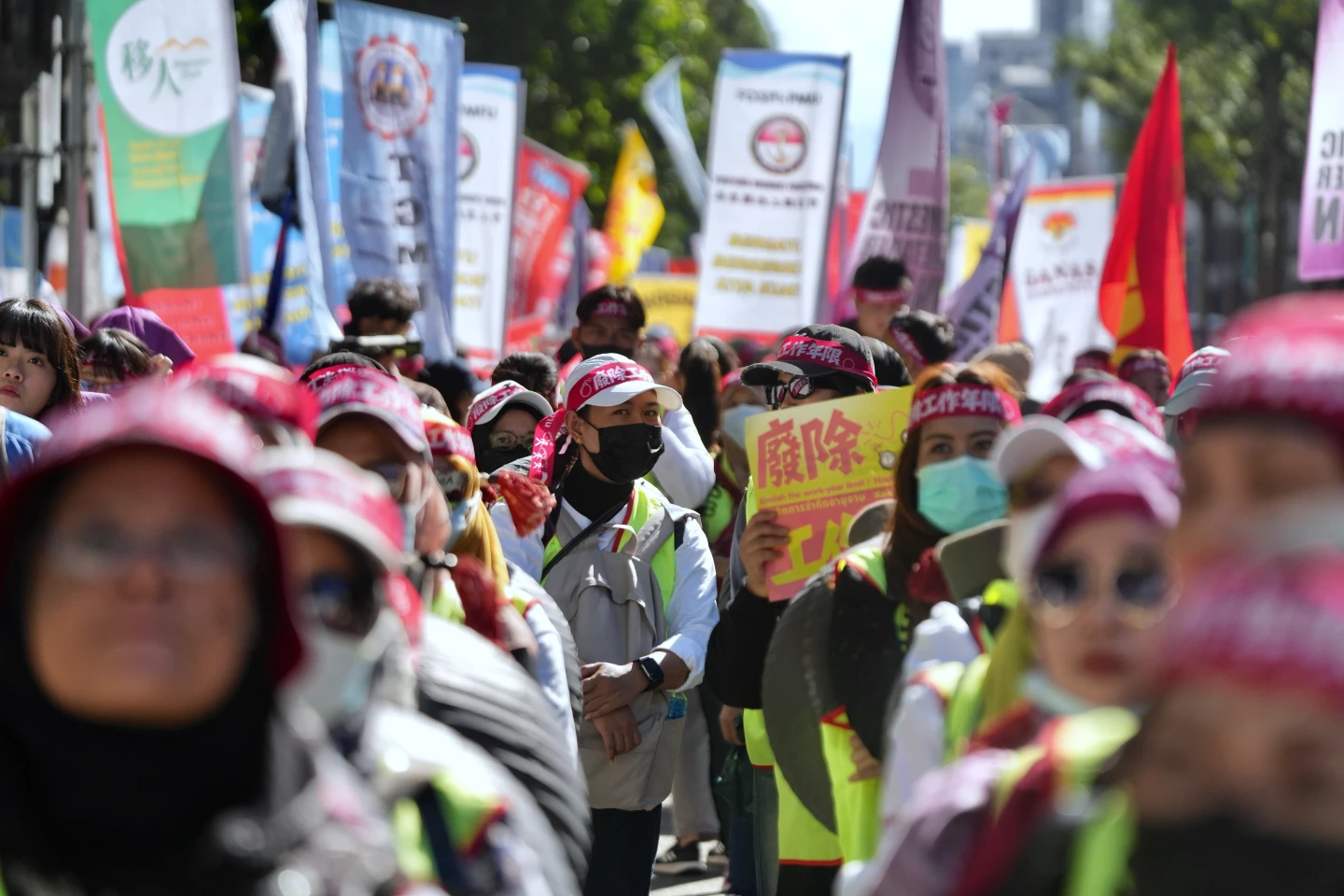 圖輯｜移工批「留才」變「流才」、喊廢藍領年限　勞動部：轉中階後不限