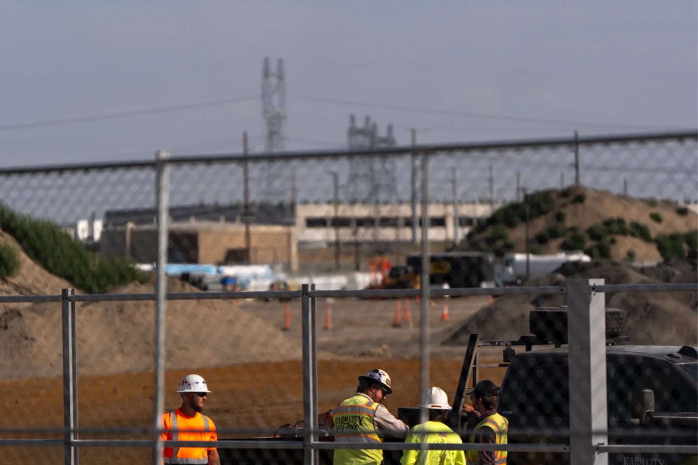 科技巨頭瘋蓋AI資料中心　建築工人超搶手！年薪逾300萬元