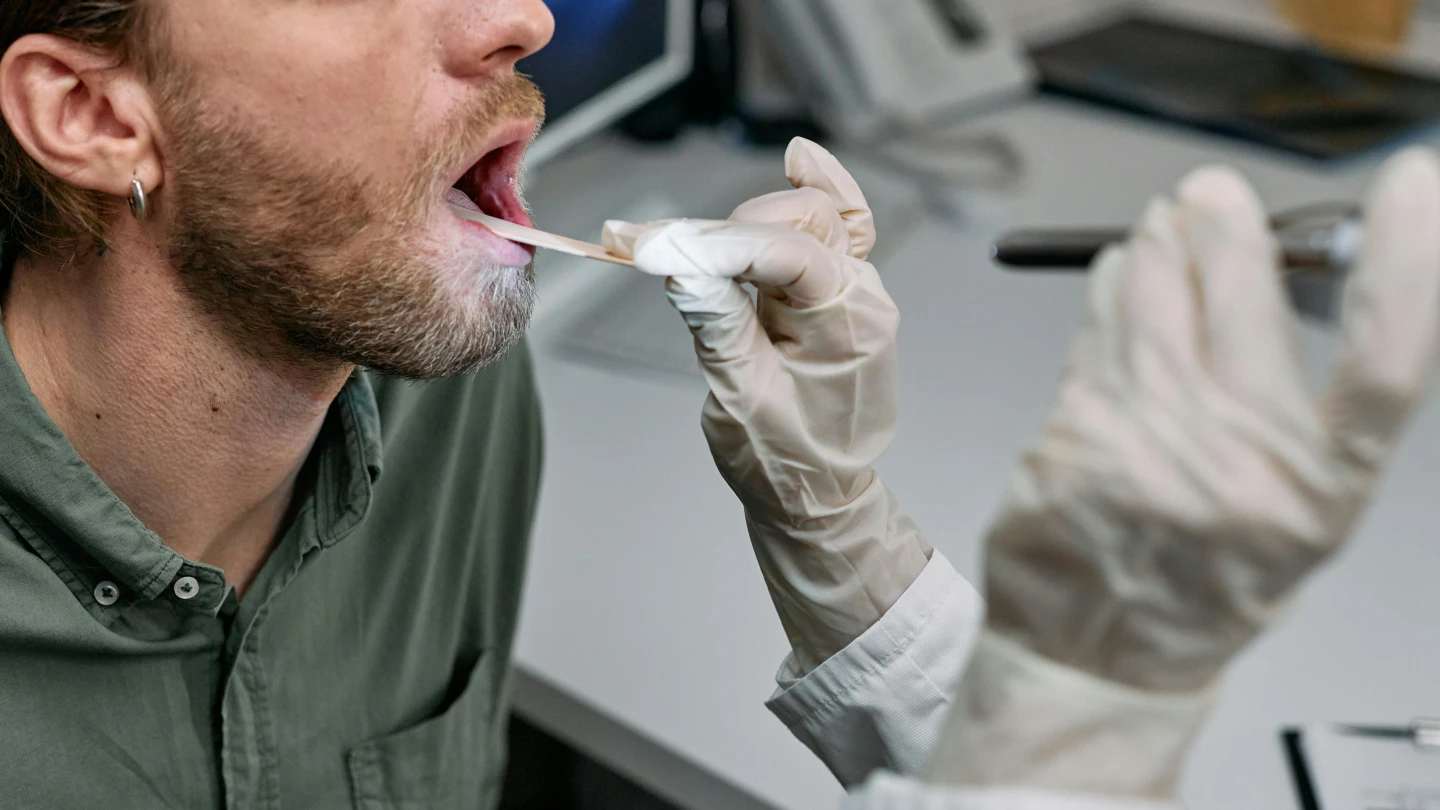 冬天喉嚨卡卡卻沒痰！「梅核氣」上身　中醫解析4原因