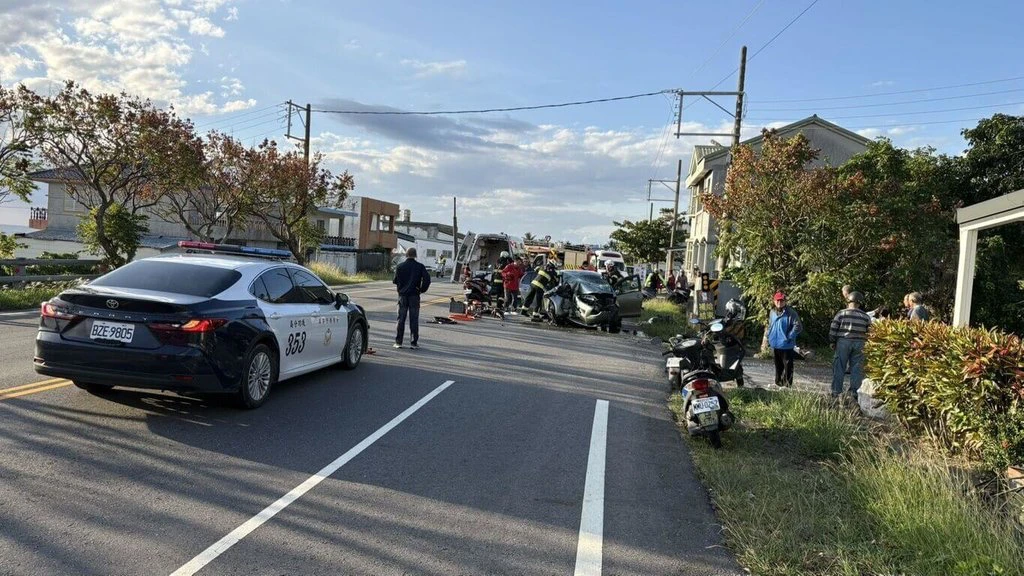 悲痛！台東阿公開車載孫赴國考　不明原因自撞車毀雙亡