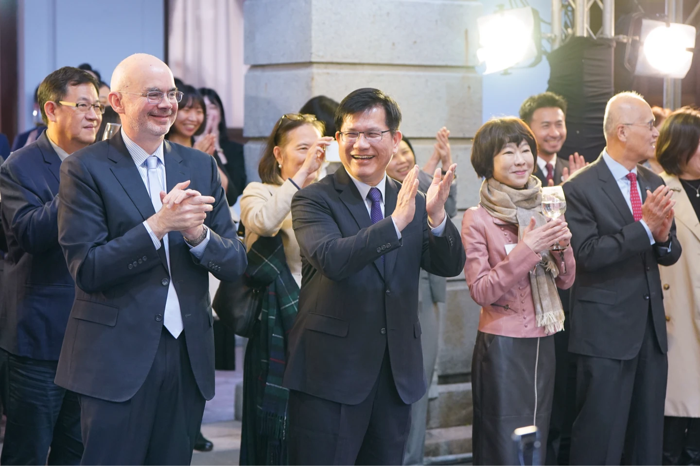 台美會更名6年！林佳龍謝AIT挺台　外生曝學中文「連滾帶爬」經驗引哄笑