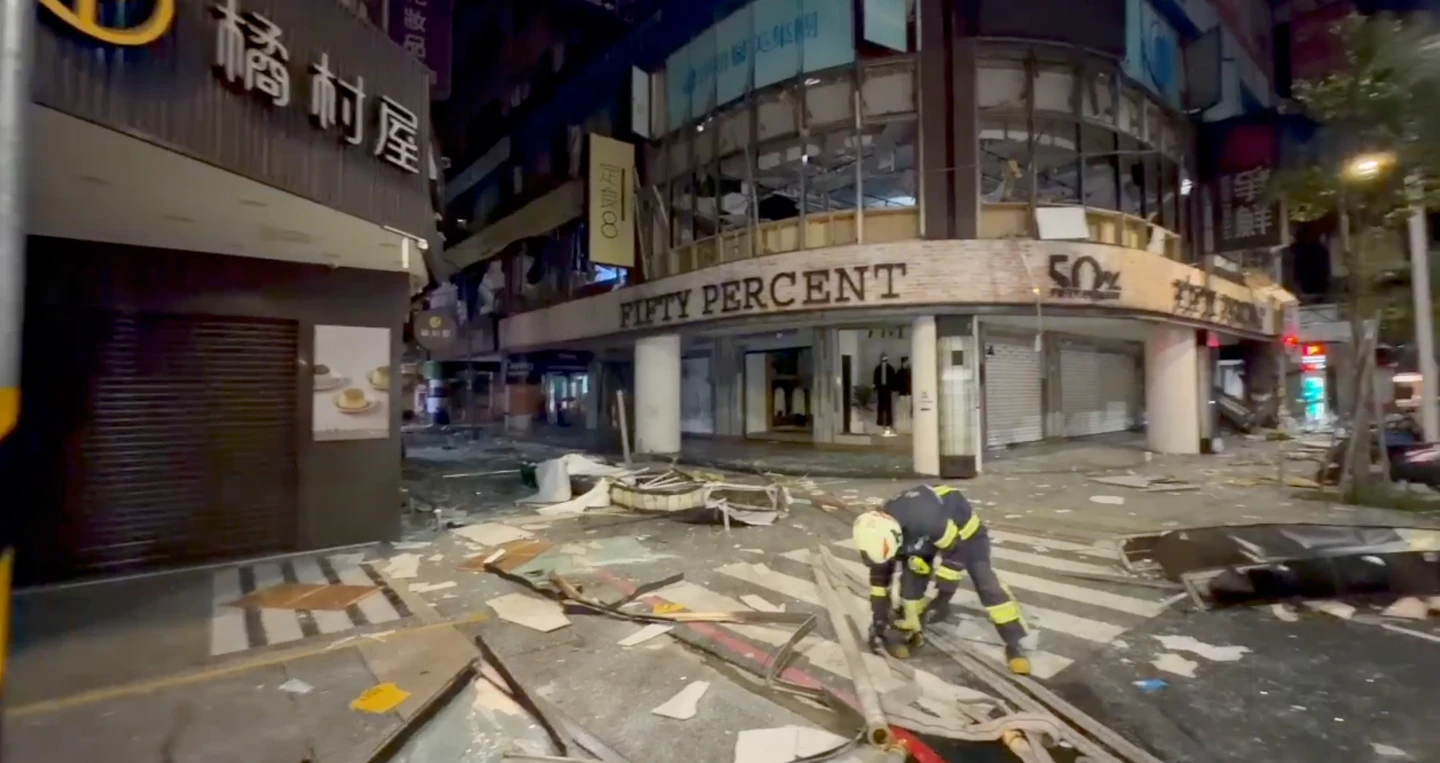 板橋定食8府中店凌晨疑似瓦斯氣爆　業者：影響5路人已離院返家