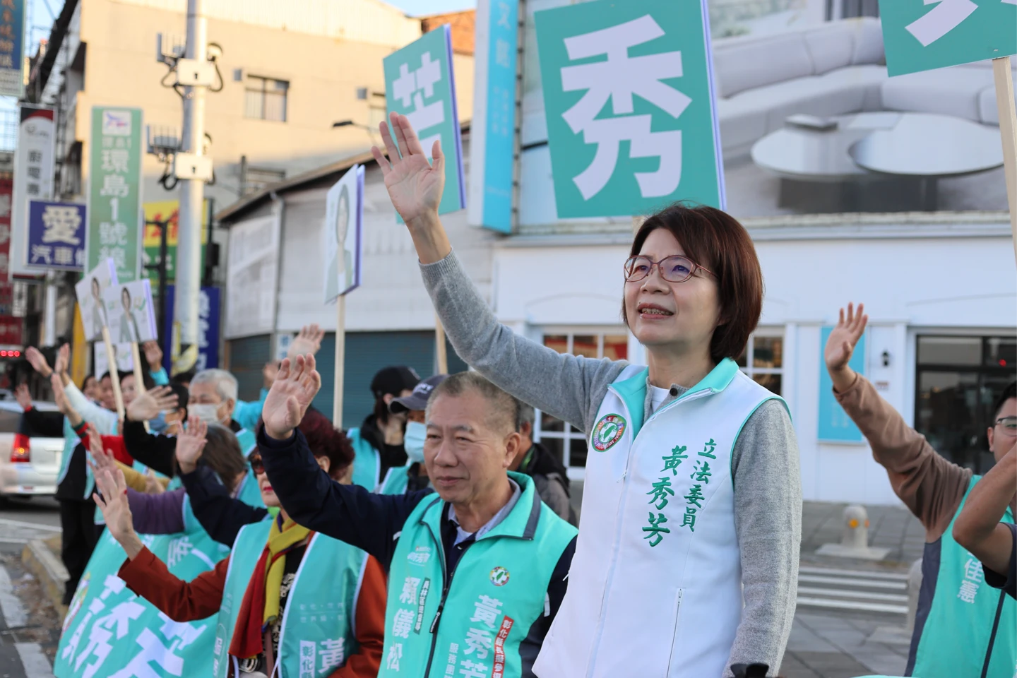 類初選近了！黃秀芳卯起來站街拜票　「有信心打造彰化新風貌」