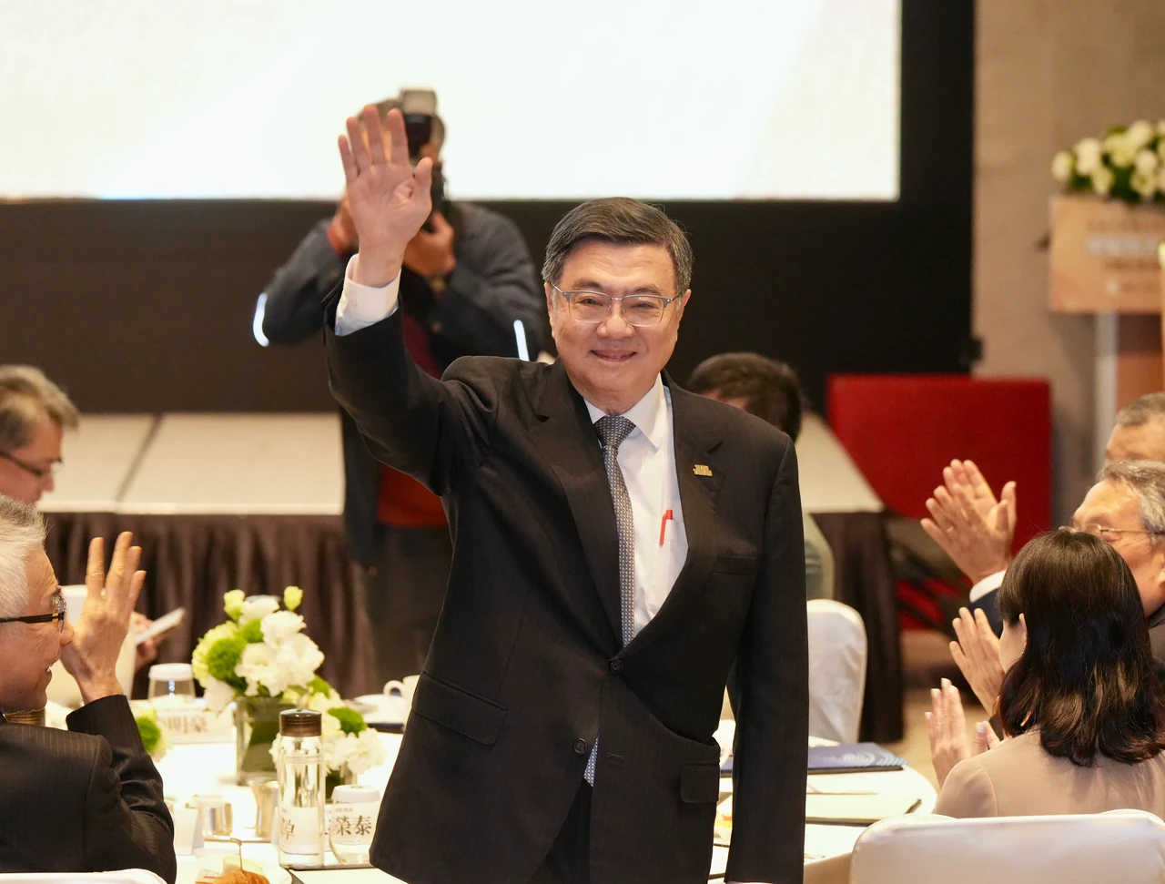 卓榮泰累了？臨時缺席晨會、院會　鄭麗君代主持