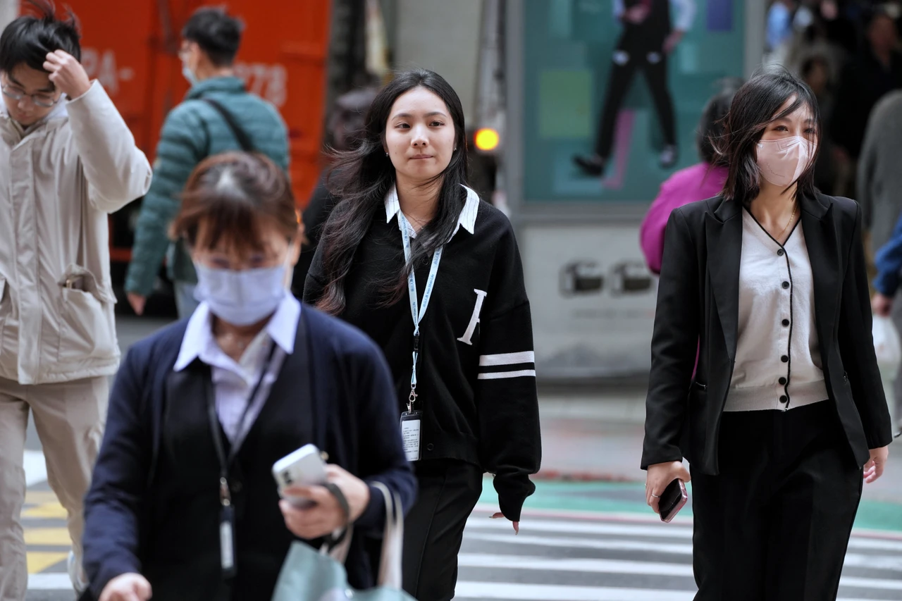 8縣市「非常寒冷」！周末回溫水氣減　下波冷空氣挾鋒面再轉濕冷