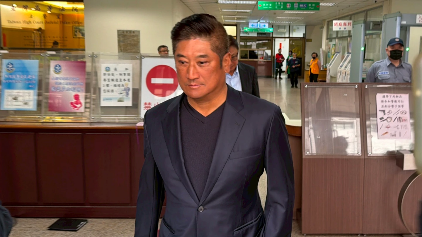 辜仲諒為棒球要去沙烏地阿拉伯！再求不定點自拍報到　檢同意2億保金換出境4天