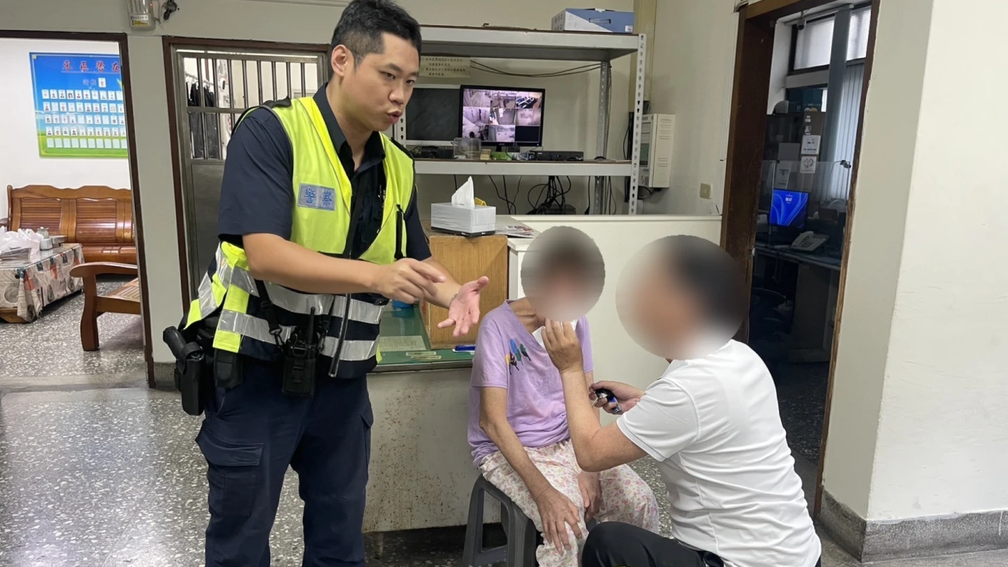 感動片｜記憶橡皮擦抹去回家路！失智嬤清晨迷途　暖警助重逢見這幕好心疼