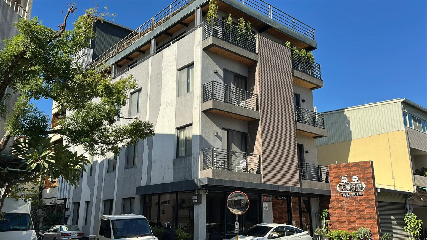 直擊5.9億軍購得標商！福麥裝修公司隱身旅館　里長揭老闆夫婦日常