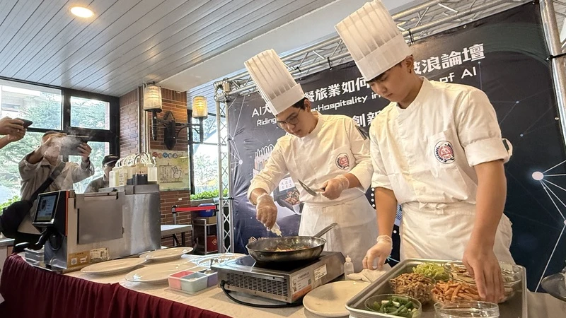 AI殘酷舞台！智能廚師PK真人掌廚「客家小炒」　盲測只差一票分勝負