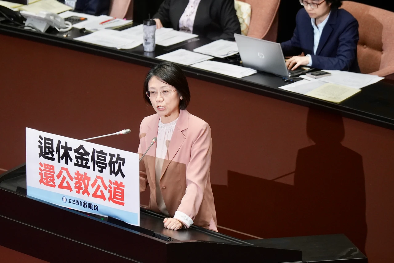 退休公教員爽翻！停砍年金三讀　翁曉玲解釋：這幾年他們生活困窘