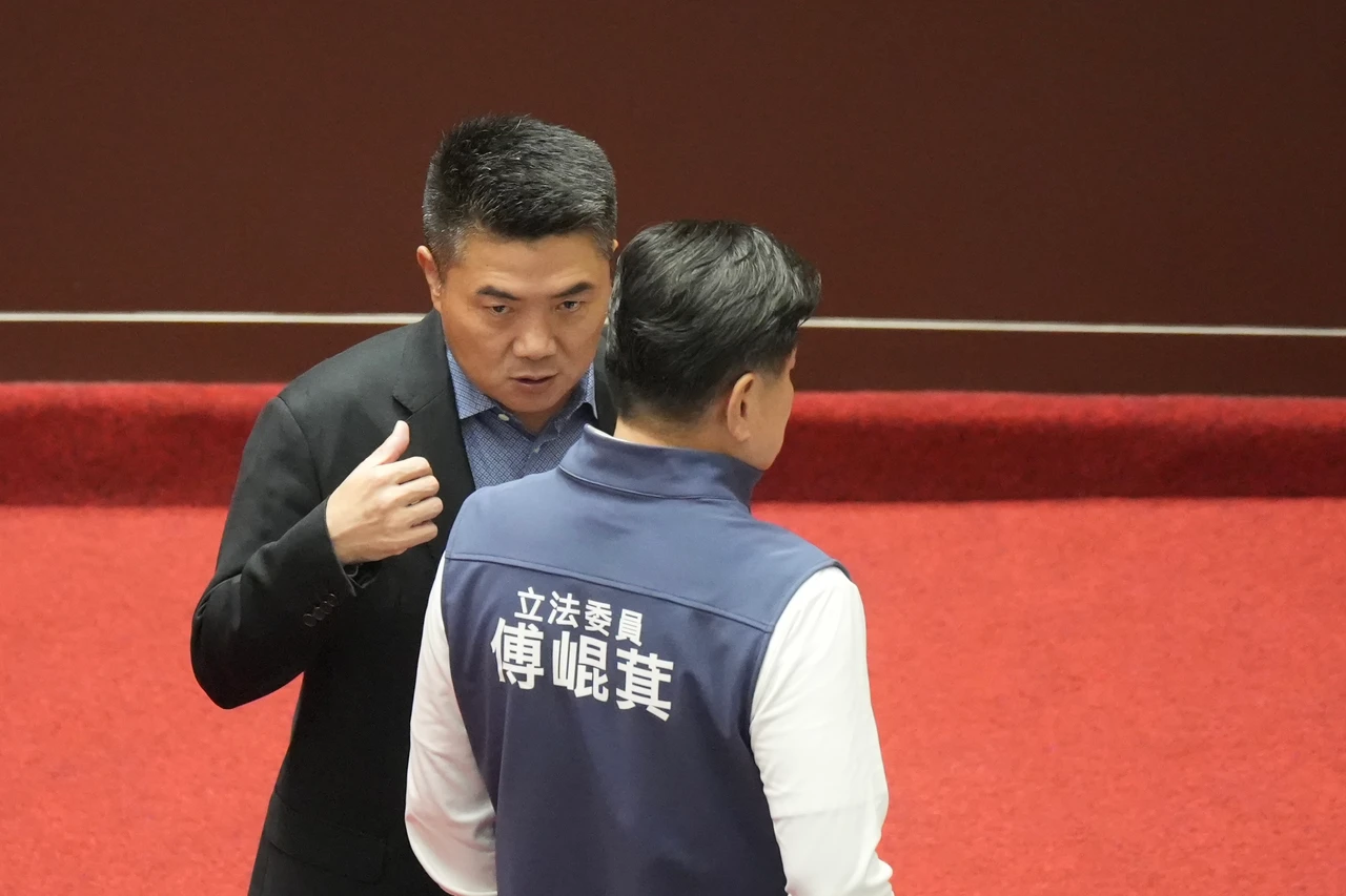 獨家｜助理費除罪化原稿曝光　立院法制局設「回溯條款」救顏寬恒