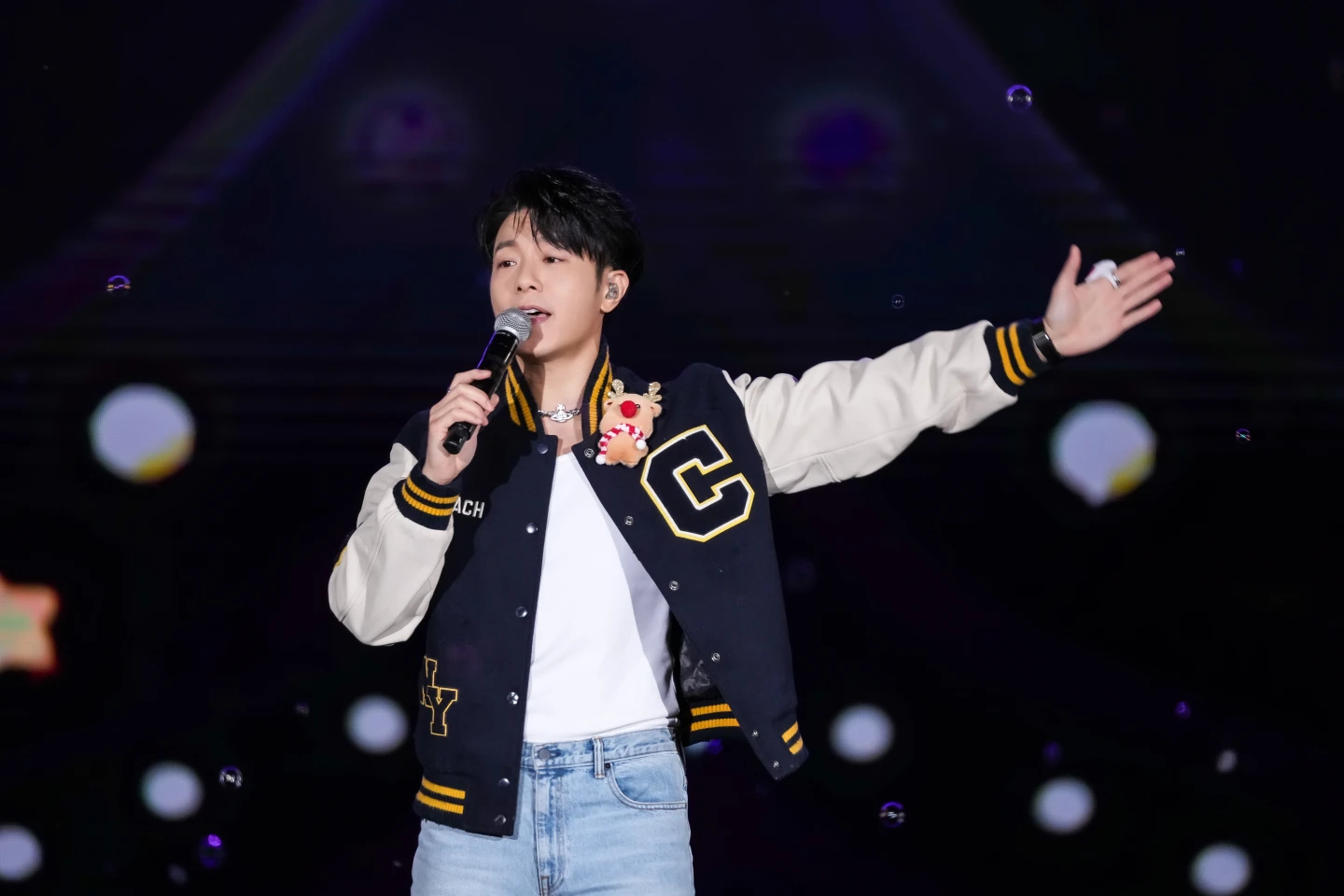 有片｜新北歡樂耶誕城演唱會重磅開唱　韋禮安壓軸登場！深情嗓音掀高潮