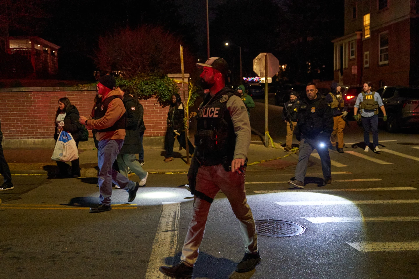 美名校布朗大學槍擊案2死9傷！槍手在逃　400警力全力封鎖追緝