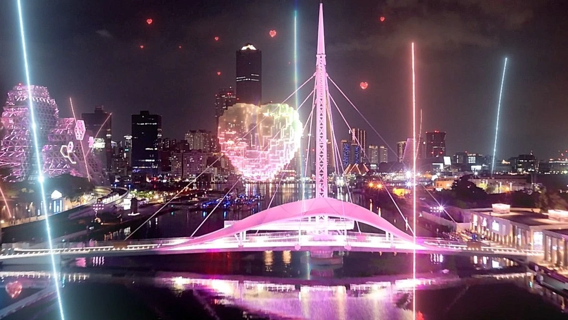 AI化身旅人！夜景、夜市、輕軌入鏡　高雄形象短片「愛ài高雄」曝光