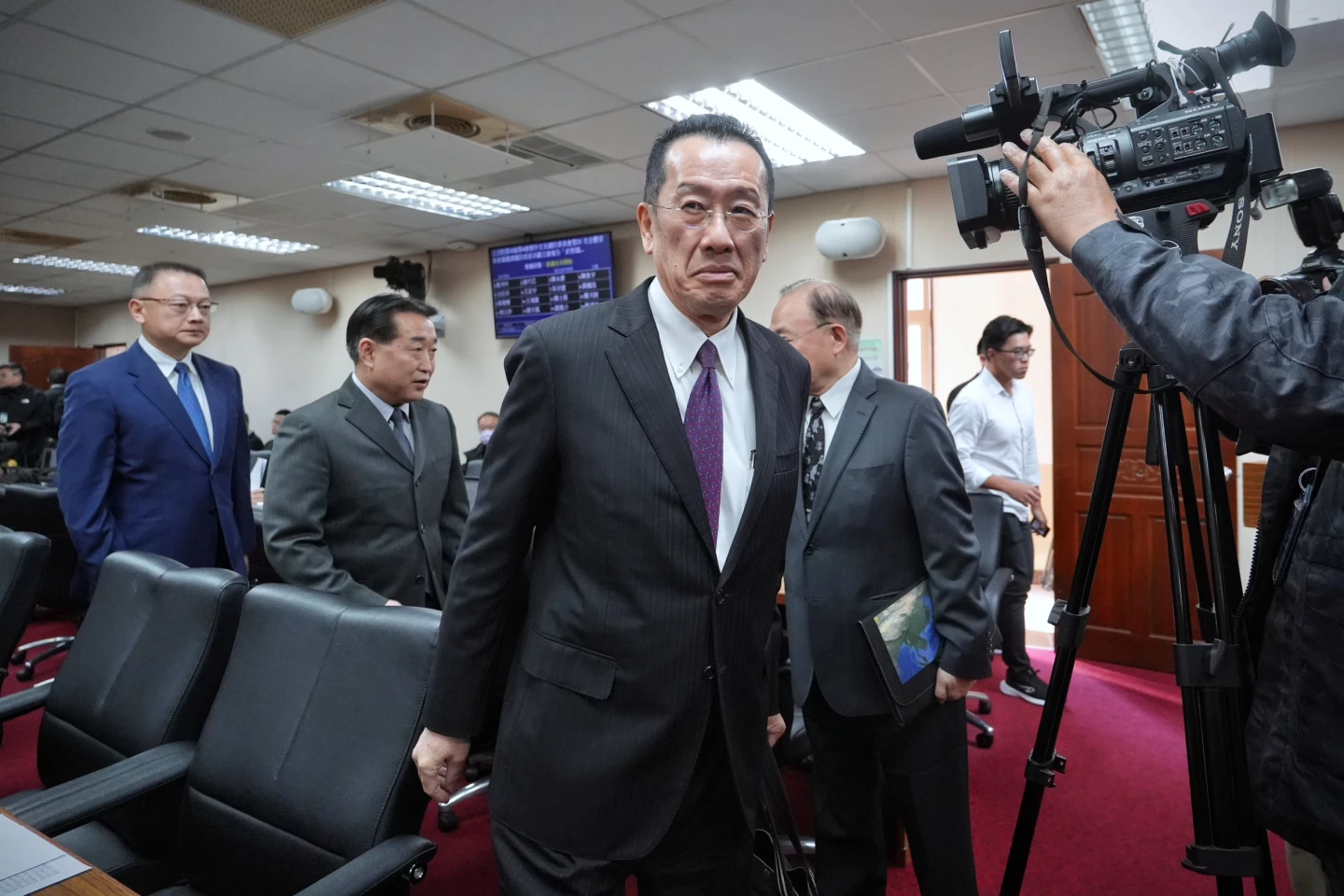 藍批台南廠商撈軍火錢！顧立雄激動：符合資格可投標　「我需管名字、資本額？」