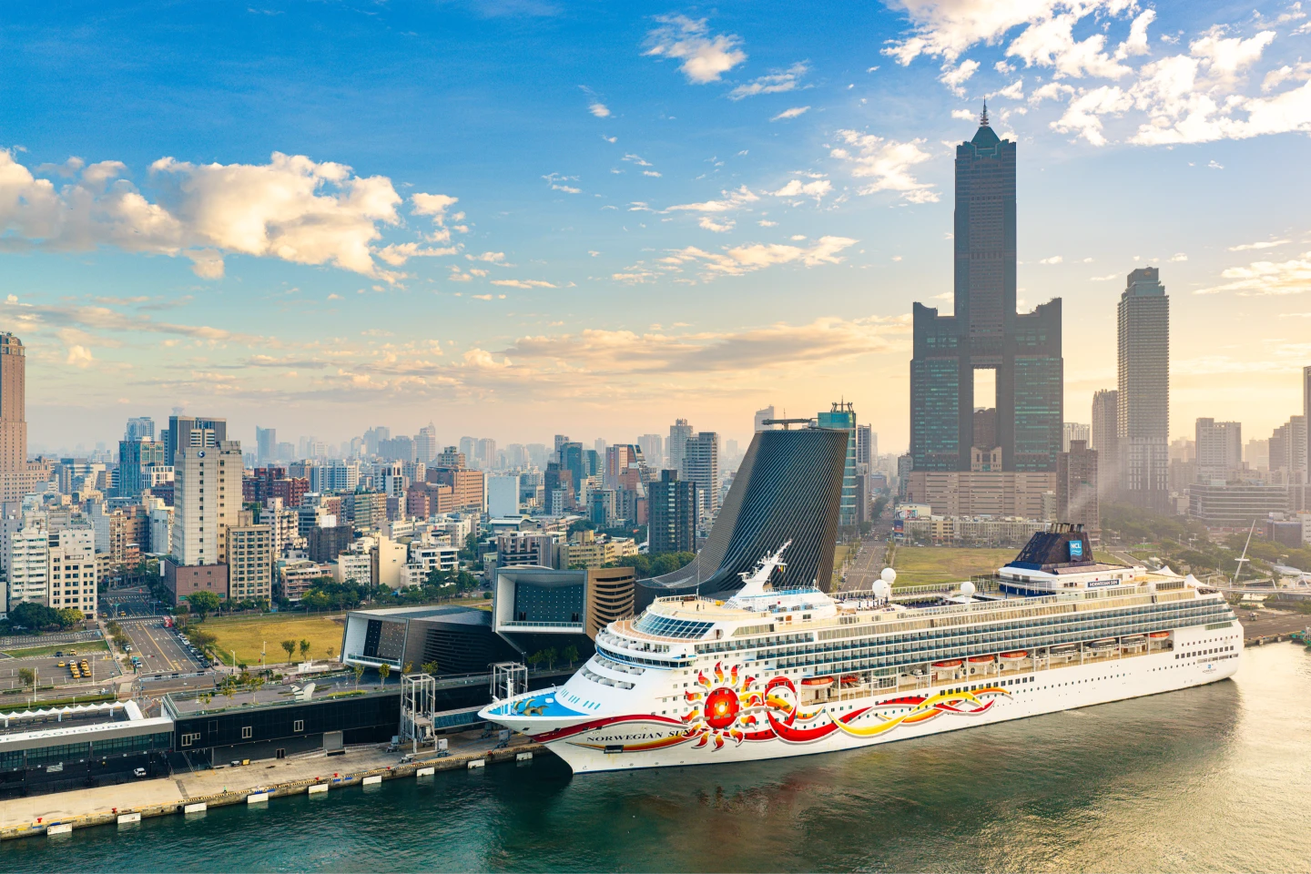 高雄港多角化經營！拓展綠能、全台首座海底電纜 　國際郵輪到港創歷年次高 