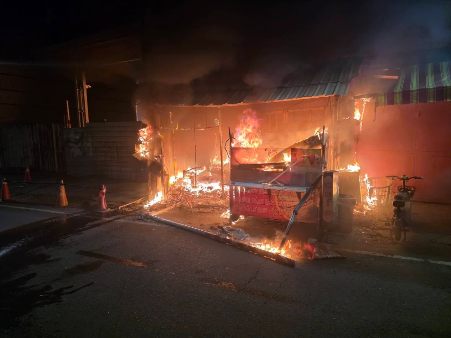 高雄大寮鐵皮屋凌晨失火！3人獲救1送醫　2人竟是失聯移工