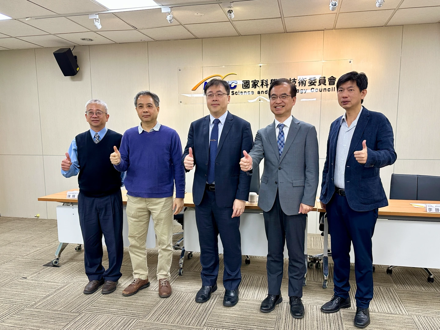 中央大學團隊開發「電解水產氫」新材料　助攻能源轉型