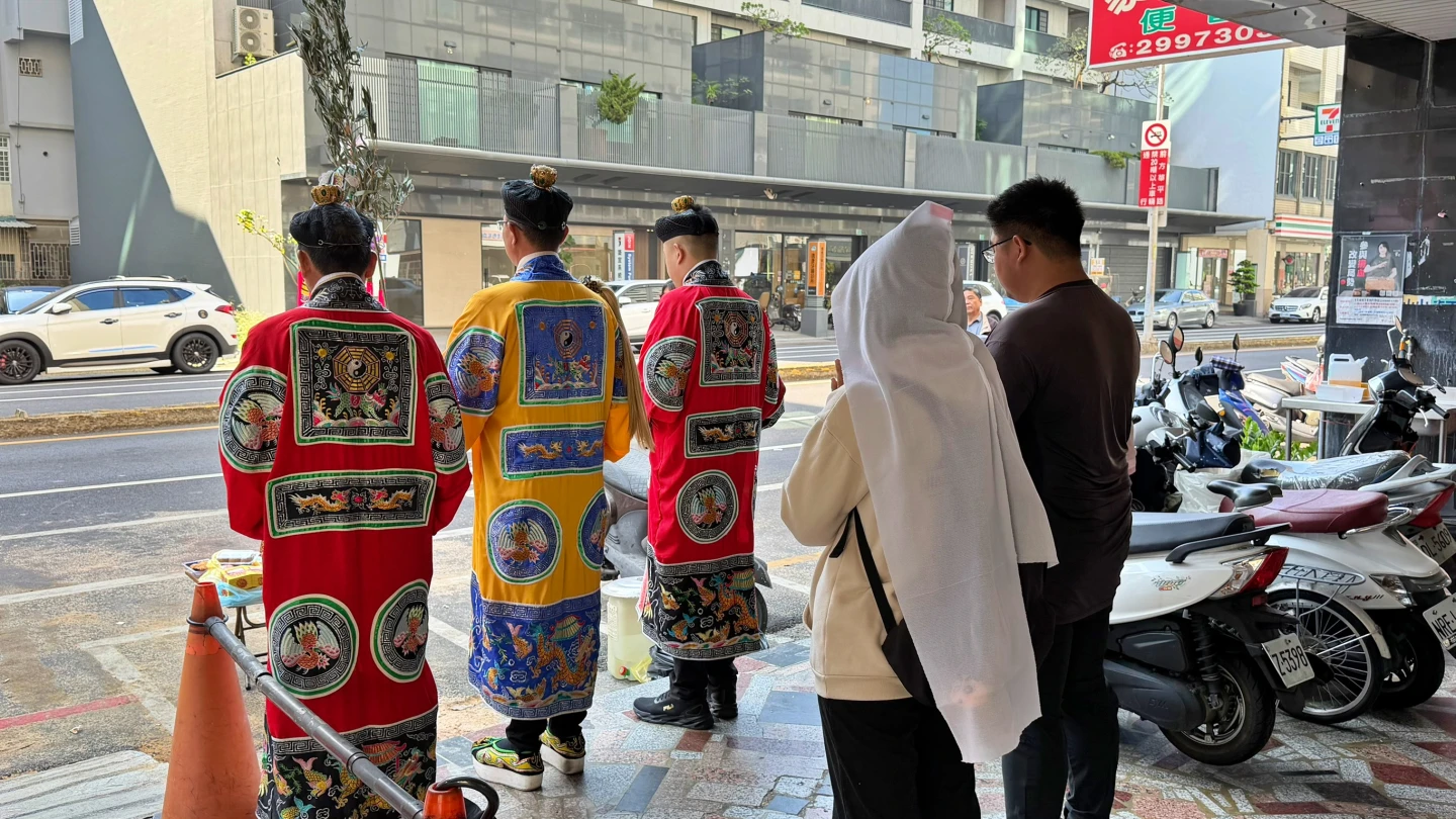 扒趴鴨老闆酒駕奪命！清潔員男友招魂連10次「搏嘸筊」　母慟：太殘忍