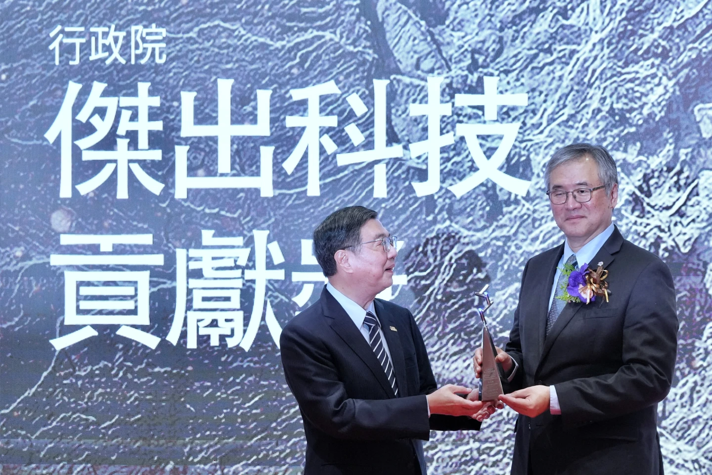 台積電米玉傑獲行政院傑出科技貢獻獎　指半導體創新不是憑空出現