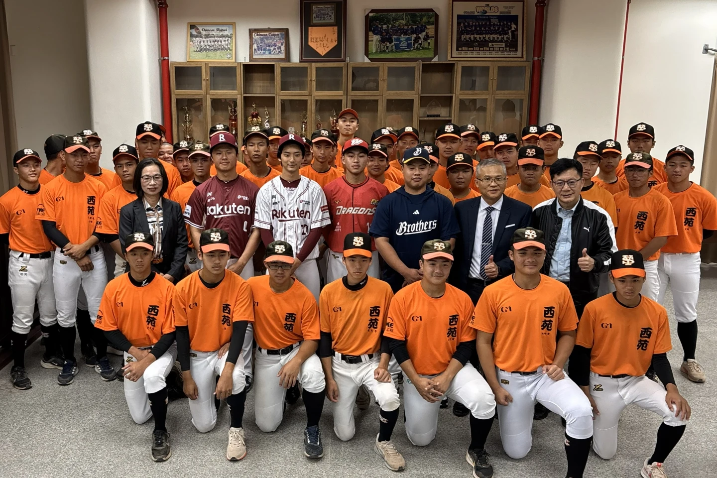 中職｜鍾亦恩等4新秀回饋母校西苑高中　盼讓學弟有更好的訓練環境