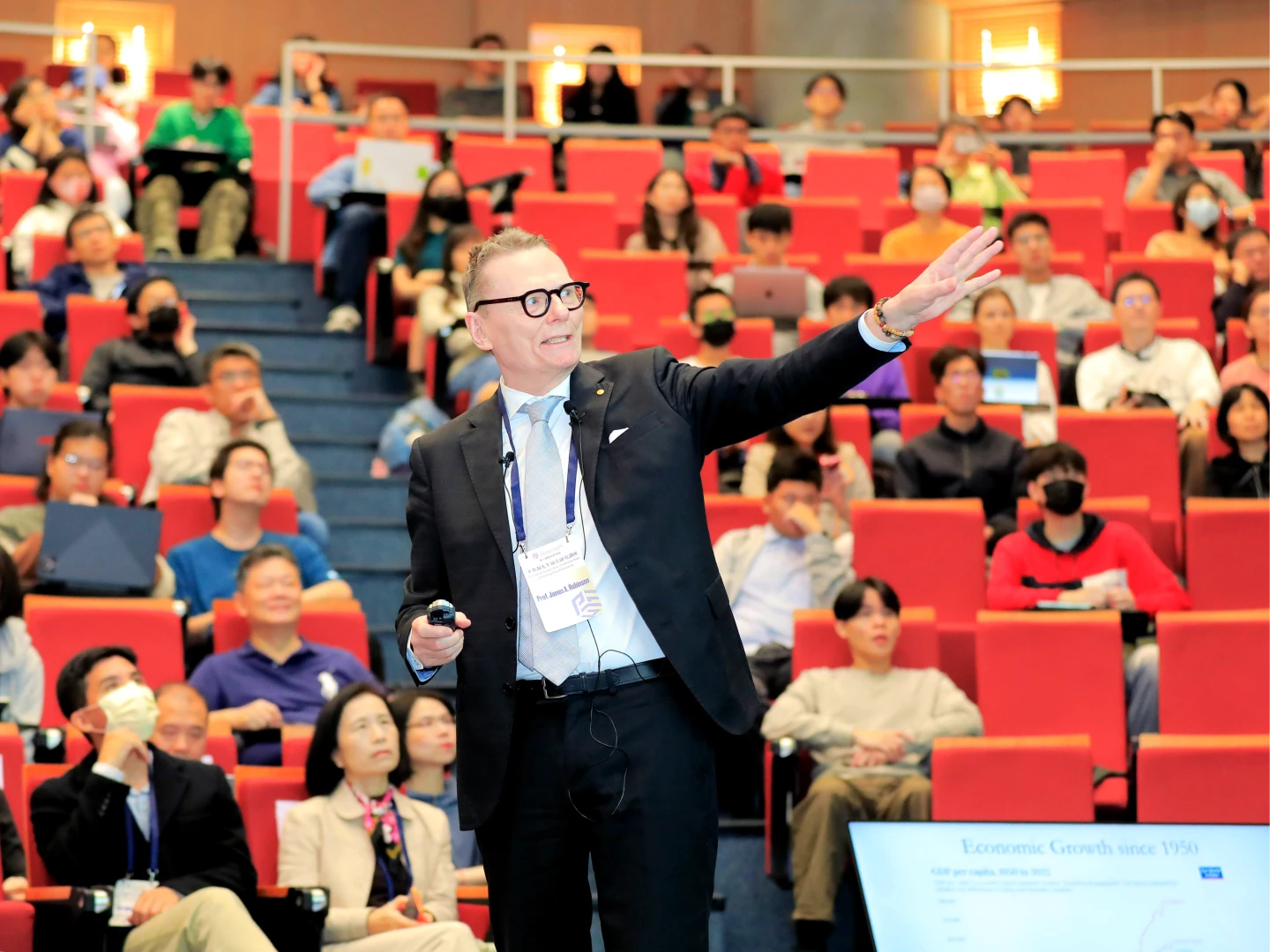 諾獎得主詹姆斯．羅賓遜台大演講　強調政治權力分散有助創新