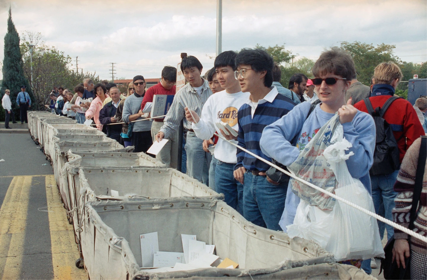 台灣也受到影響！美總統川普暫停綠卡抽籤　稱制度遭布朗大學槍手利用