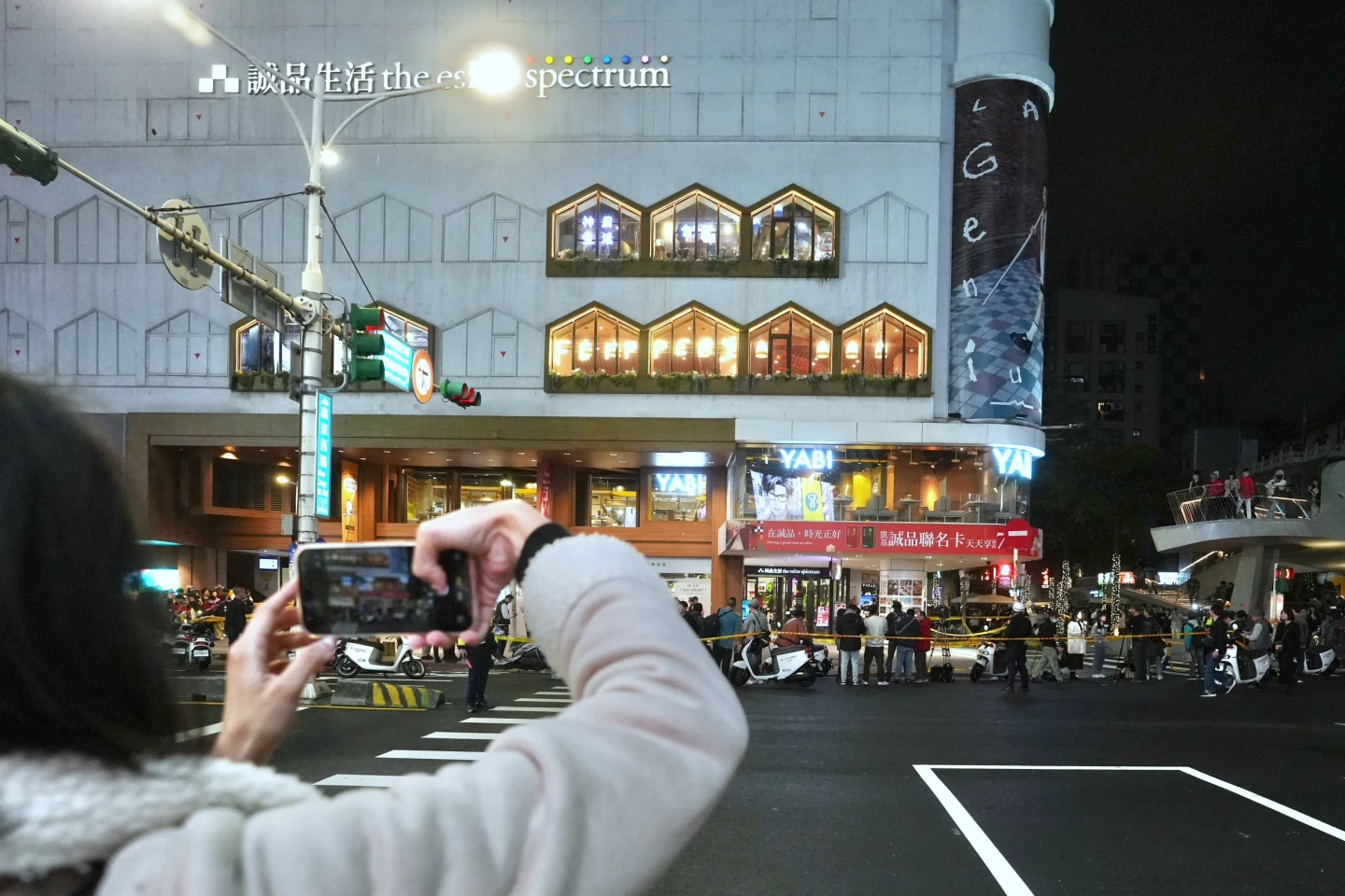 23歲誠品員工遭無差別刺殺倖存　被長刀傷右胸幸未及肺