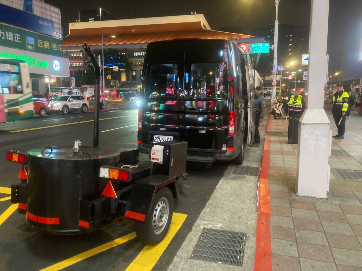 北車、中山站隨機砍人5傷4命危！27歲兇嫌身分曝　逃兵遭通緝下午先縱火