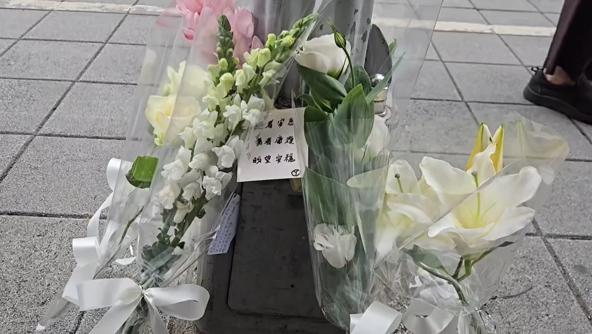 民眾南西誠品獻花！願逝者安息　盼兇手「十八層地獄永恆燃燒」