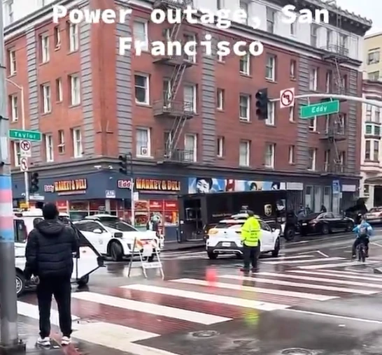 舊金山13萬戶大停電！Waymo自駕車失靈卡路口　全市交通大亂