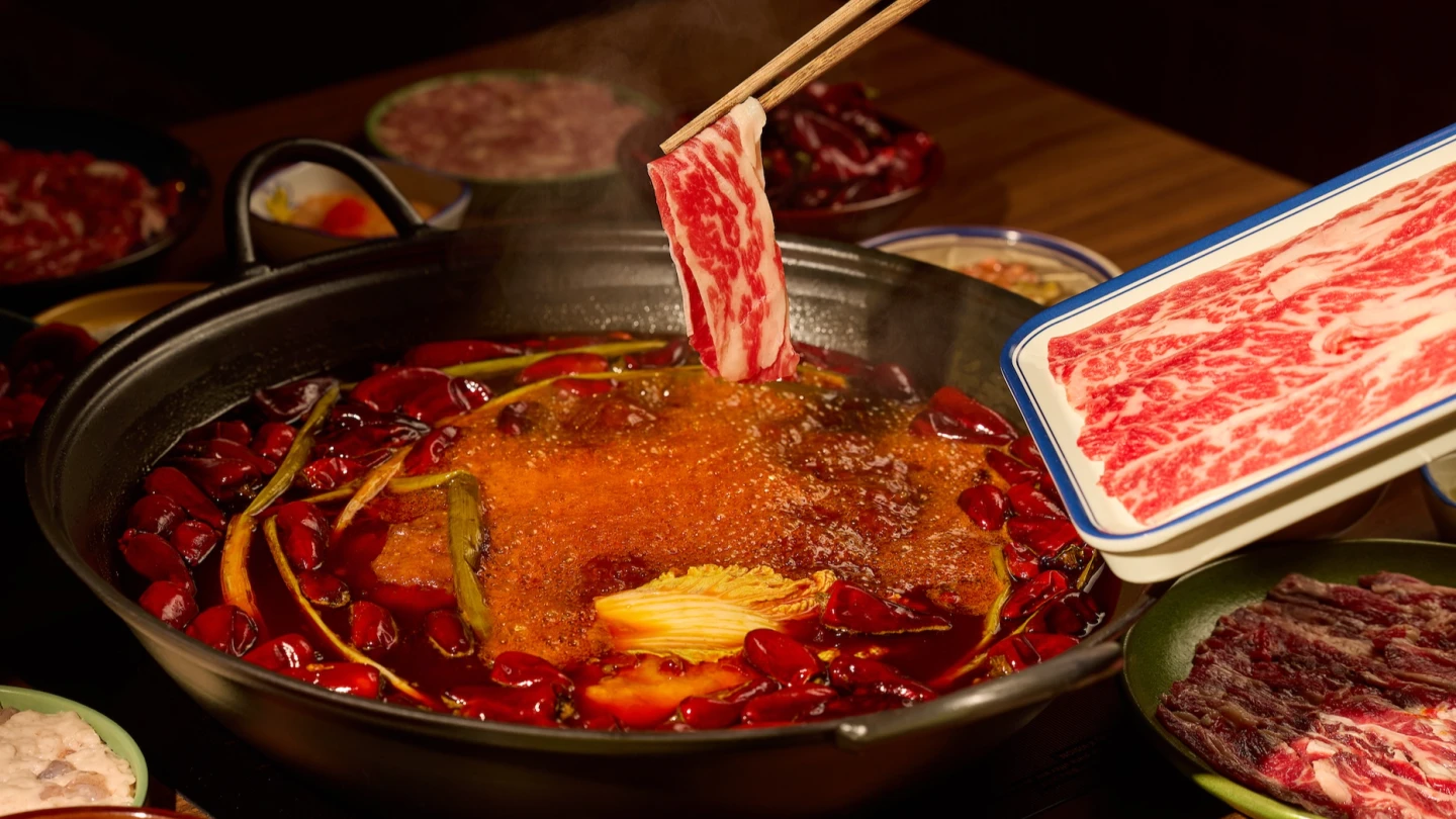 黃仁勳美食地圖再+1！成都爆排5hr麻辣鍋首登台　吃得到同款大紅鍋