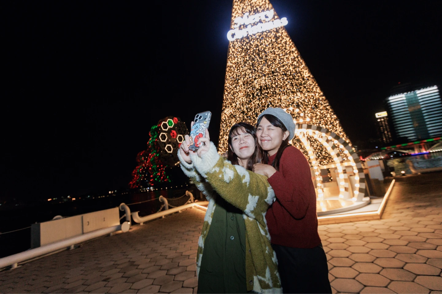 一張聖誕樹合照玩遍高雄！4大百貨、五星飯店加碼優惠　高流聖誕趴卡司曝光