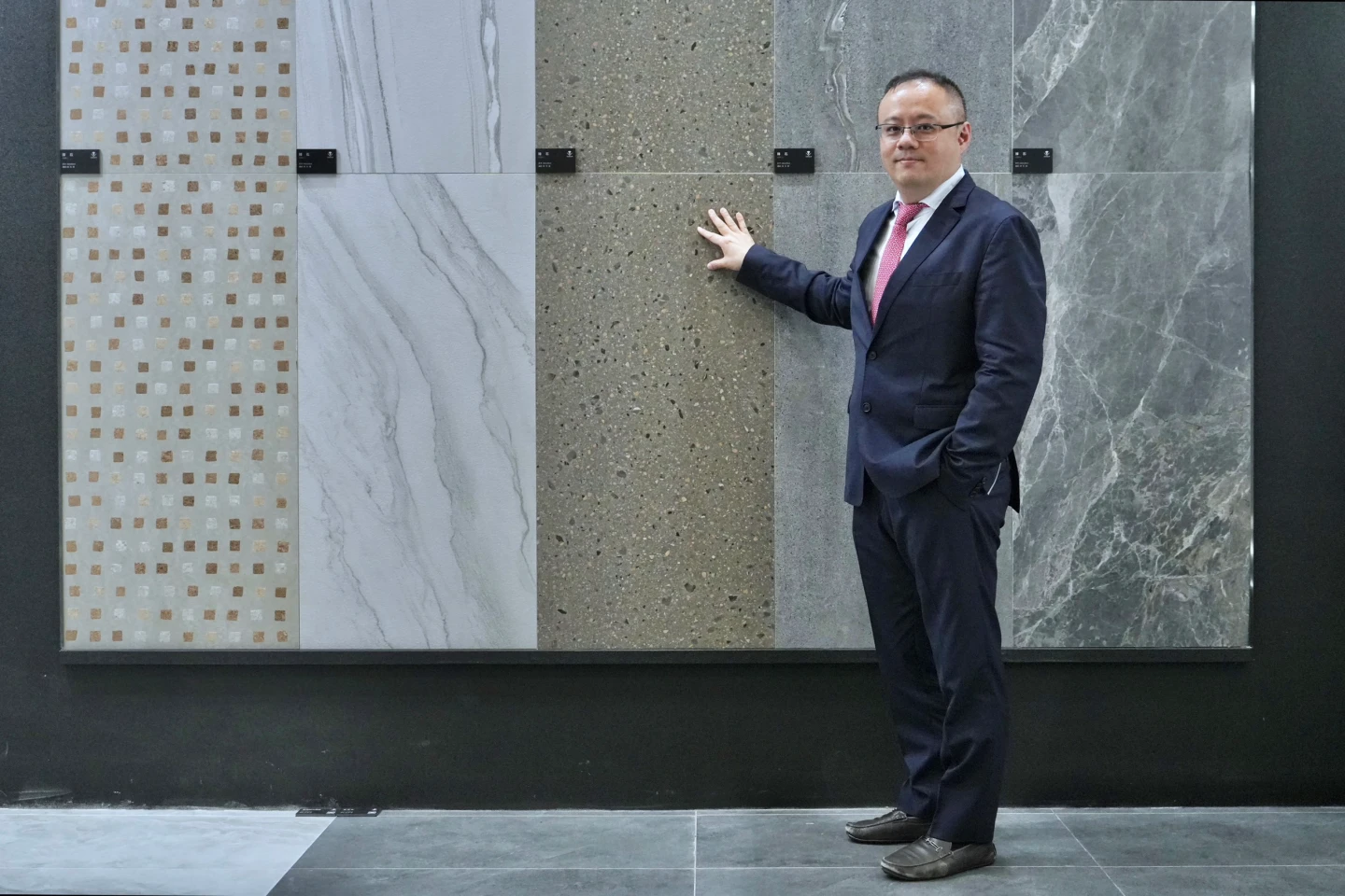 冠軍磁磚第三代接班從小「以廠為家」　自曝沒辯贏過董座老爸