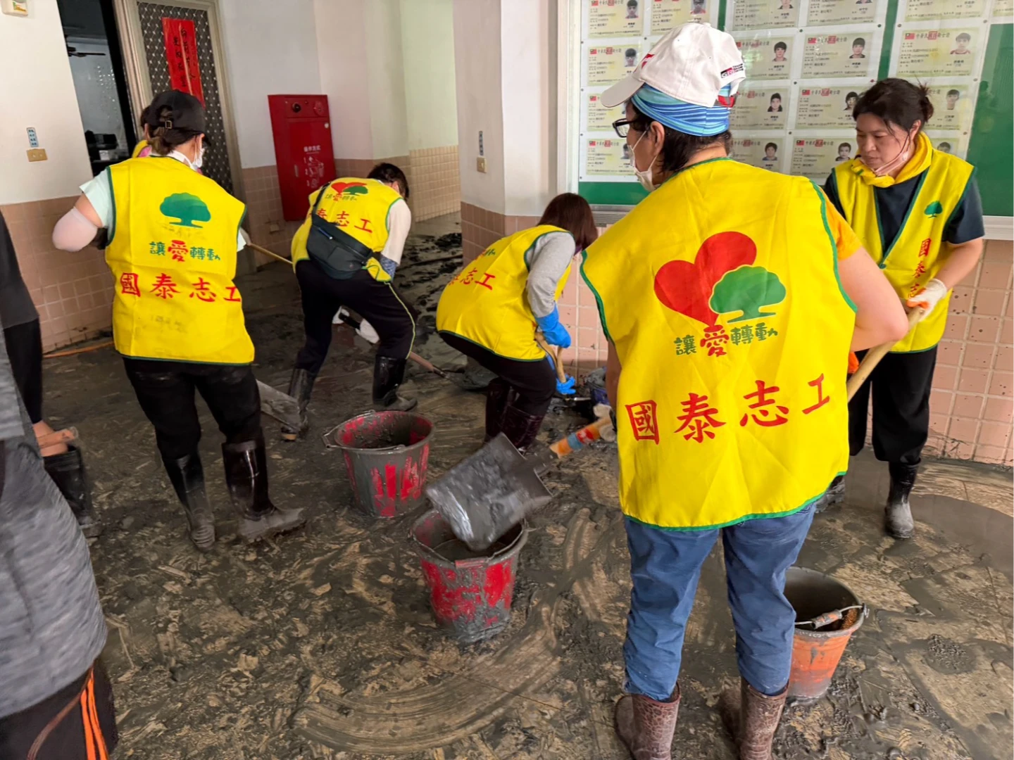 有片｜黃背心成馬太鞍災區暖陽　國泰人壽志工和光復鄉共感同行