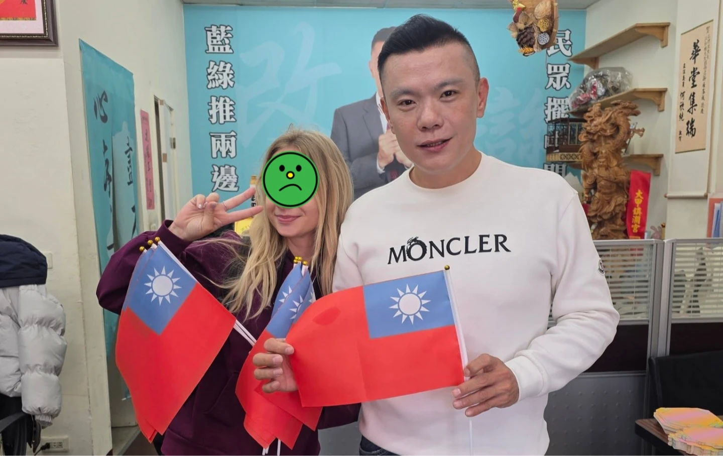 俄羅斯聾啞女揮台灣國旗湊旅費！江和樹開心掏錢贊助　網揭殘酷真相：被詐騙