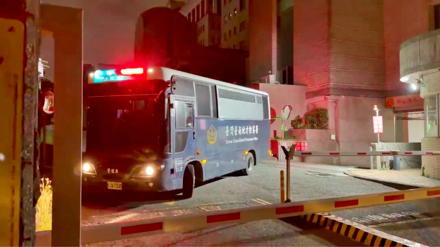 12天從局長淪收賄犯嫌！李明峯涉貪300萬護航消防業者　法官裁定收押禁見