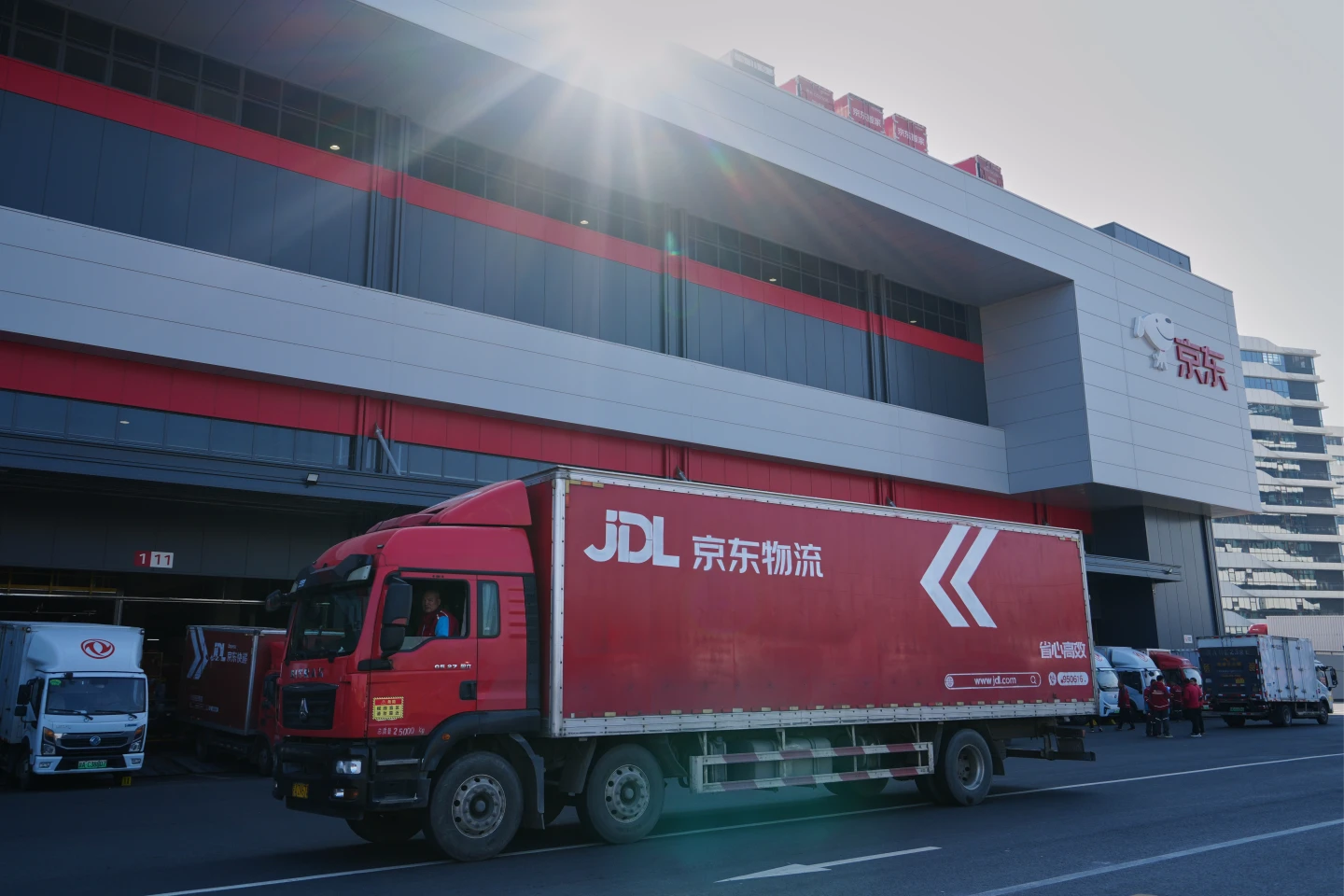 中國電商巨頭「京東」巴黎倉庫被盜　傳損失13億！最新回應出爐