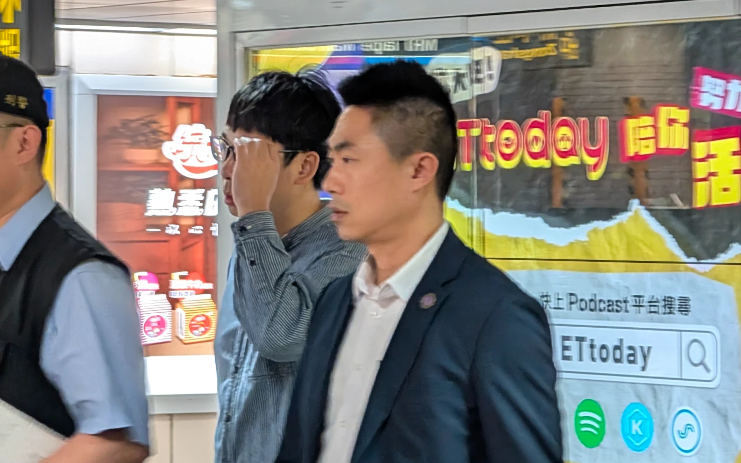 有片｜還原張文犯案過程！檢警返北車、租屋勘查　現場管制北捷急廣播