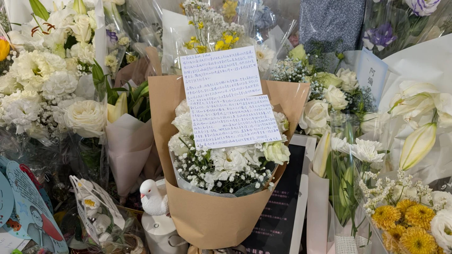 疑張文哥哥親筆信！獻花謝余媽媽「將余家昶帶來世上」　暗示張文曾遭霸凌