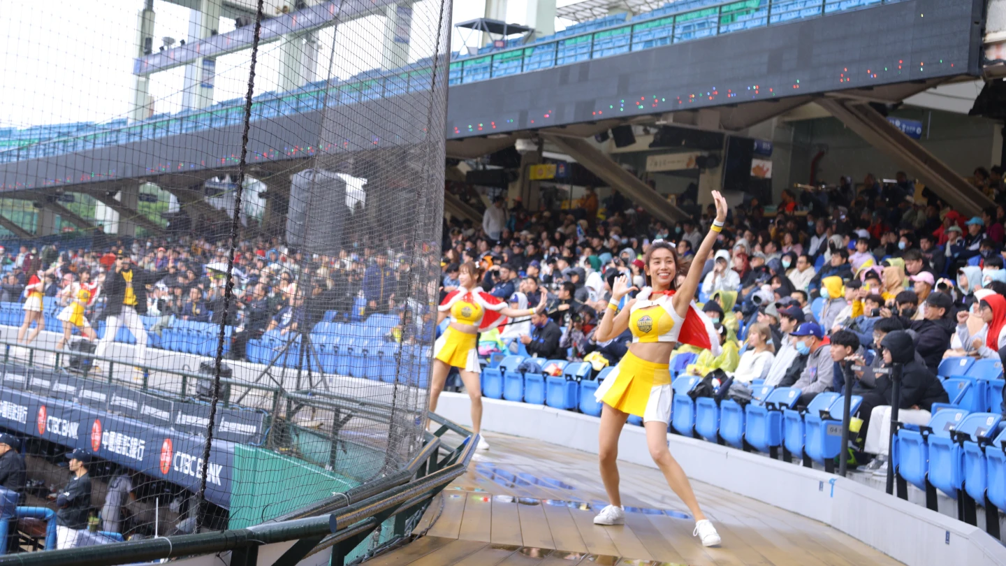 台日青棒對抗賽｜滿腔熱情所以不會冷　北海道聯隊也愛「台式應援」