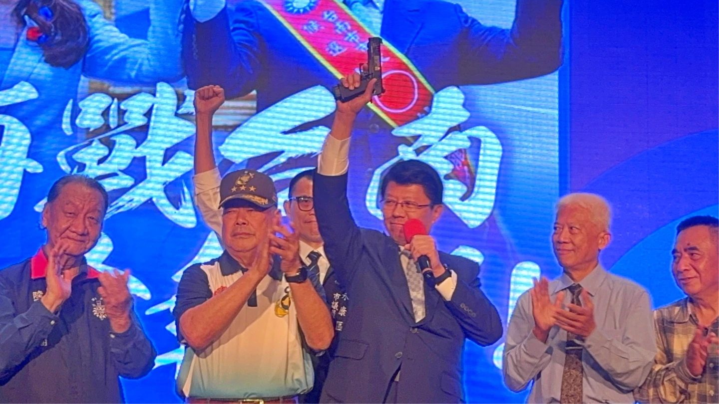 軍系造勢！謝龍介「握槍」誓言翻轉賴清德本命區　只做一任全力改變