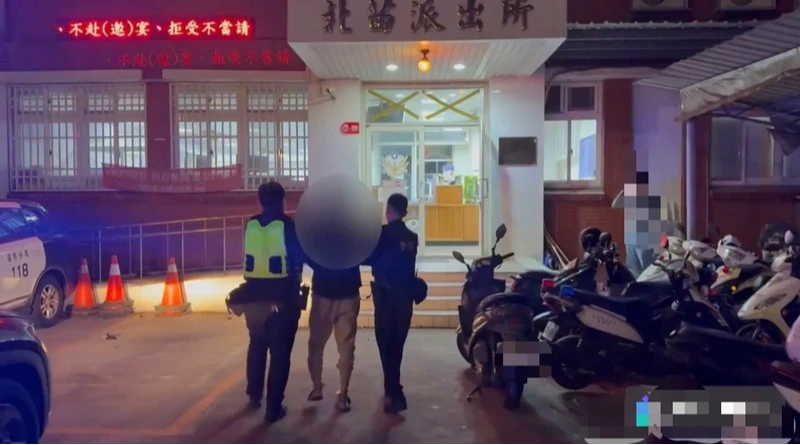 隨機攻擊又一起！苗栗男子持刀刺婦、超商店員閃避　目擊者躲診所避難