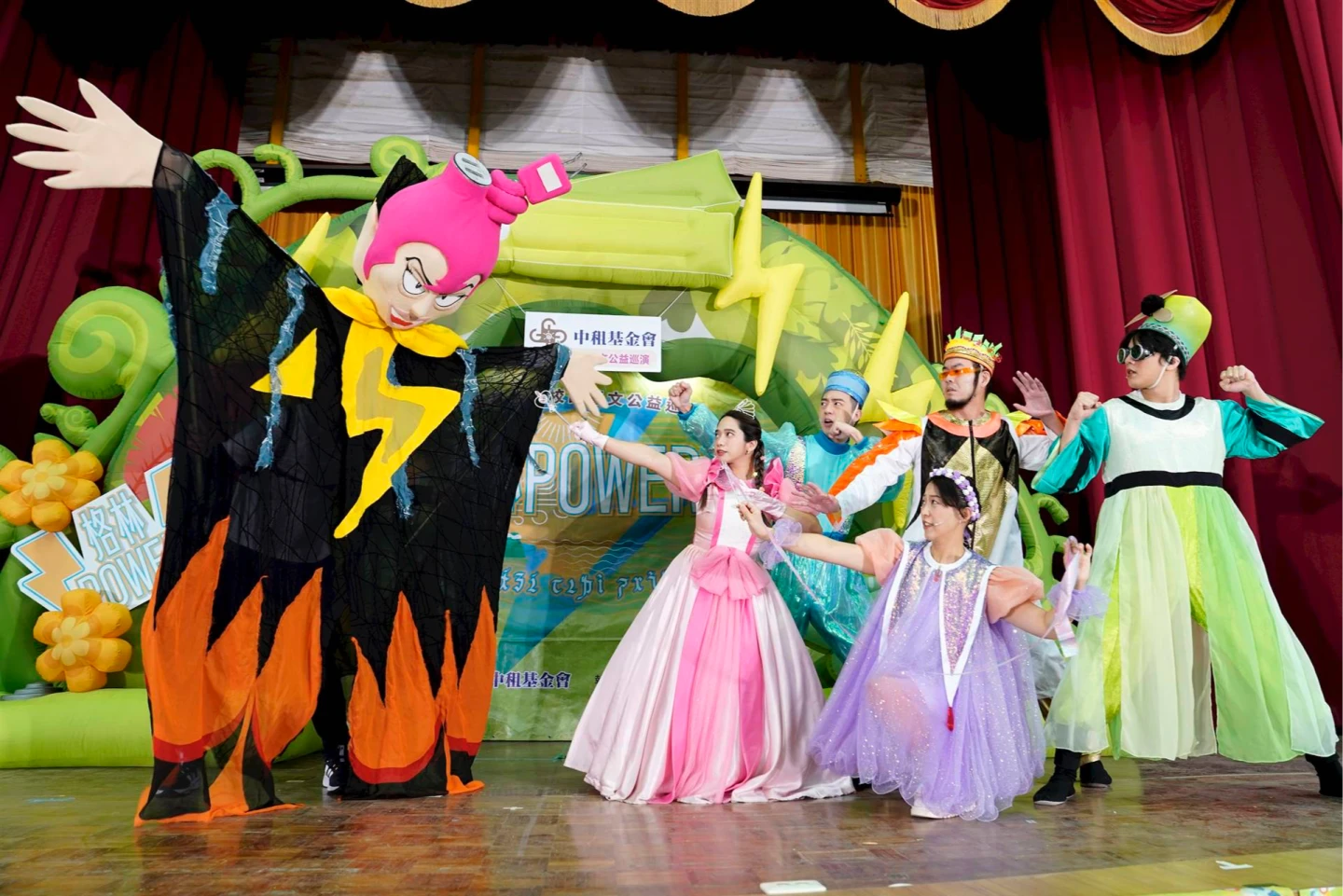 中租攜手六藝校園巡演　3年累積逾萬名學子看劇學能源知識