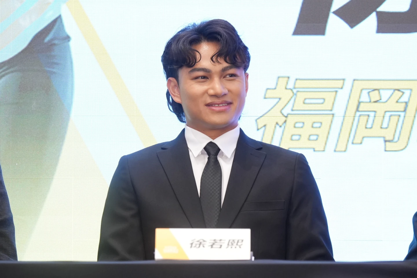 日職｜披軟銀18號球衣！城島健司要他「慢慢來」　徐若熙霸氣回應