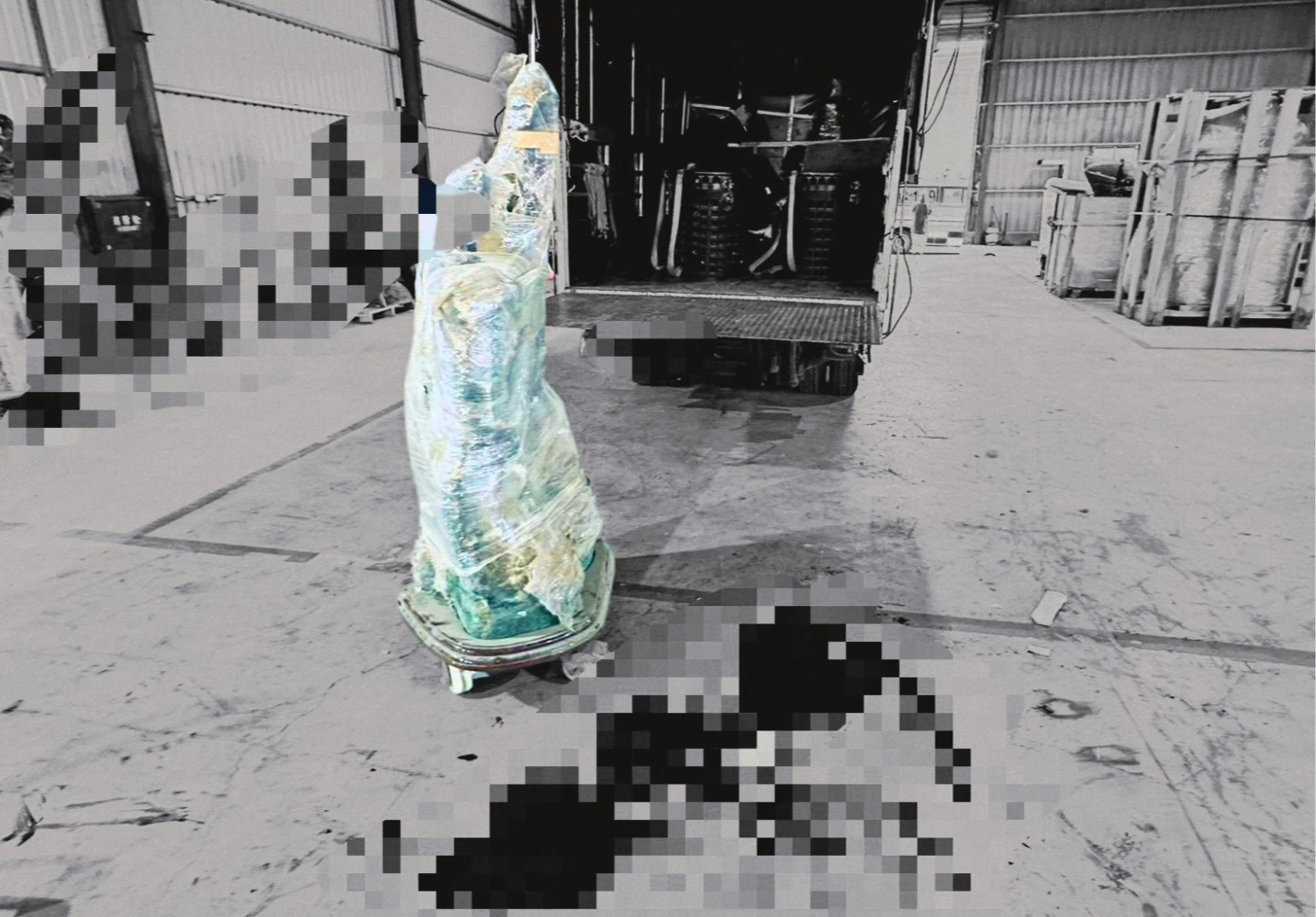 五股藝品店售200公斤水晶洞　突墜砸2男！19歲搬家工當場慘死