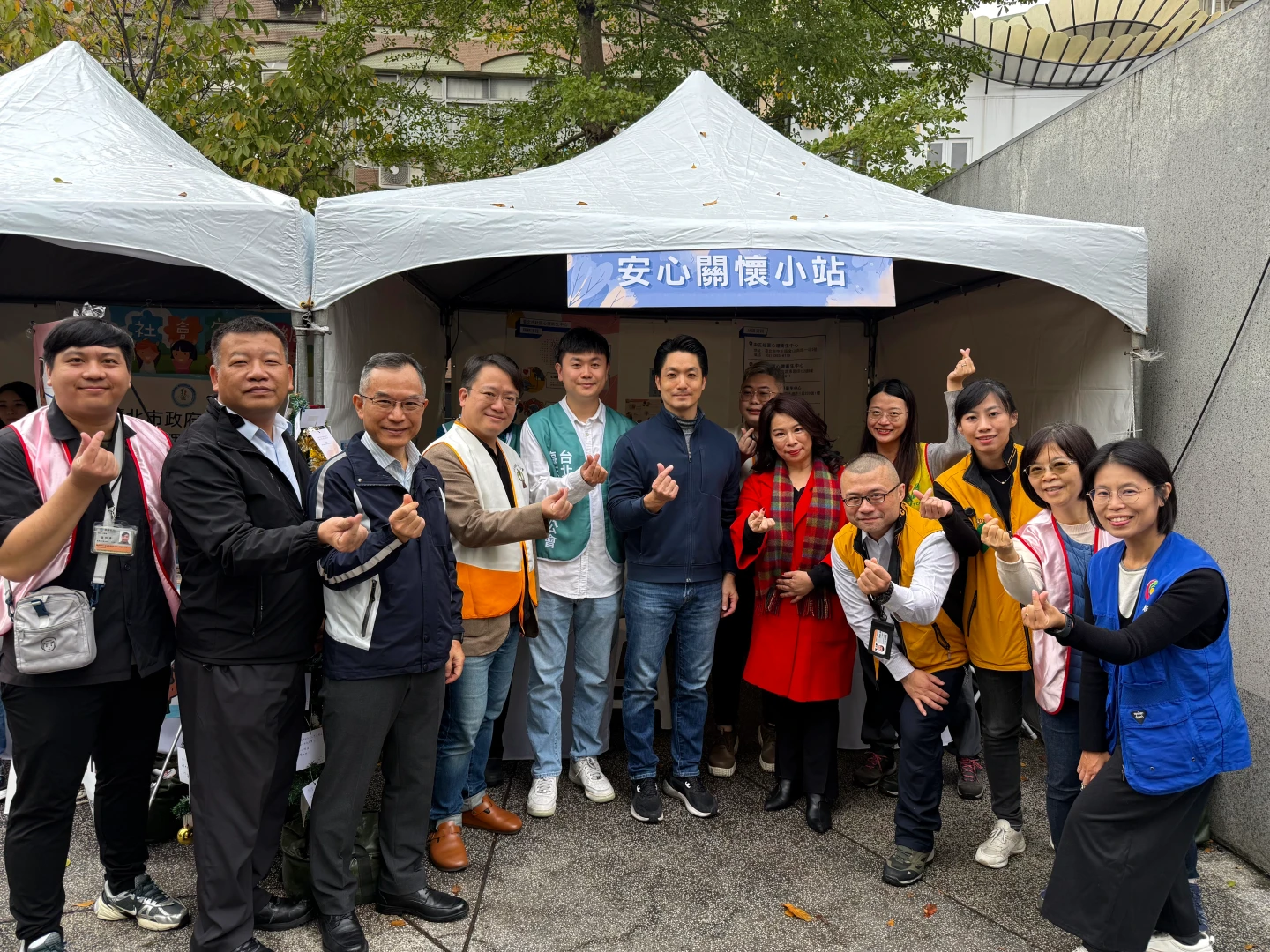 蔣萬安回襲擊現場視察關懷小站　親寫：復原需時間「我們陪你一起度過」